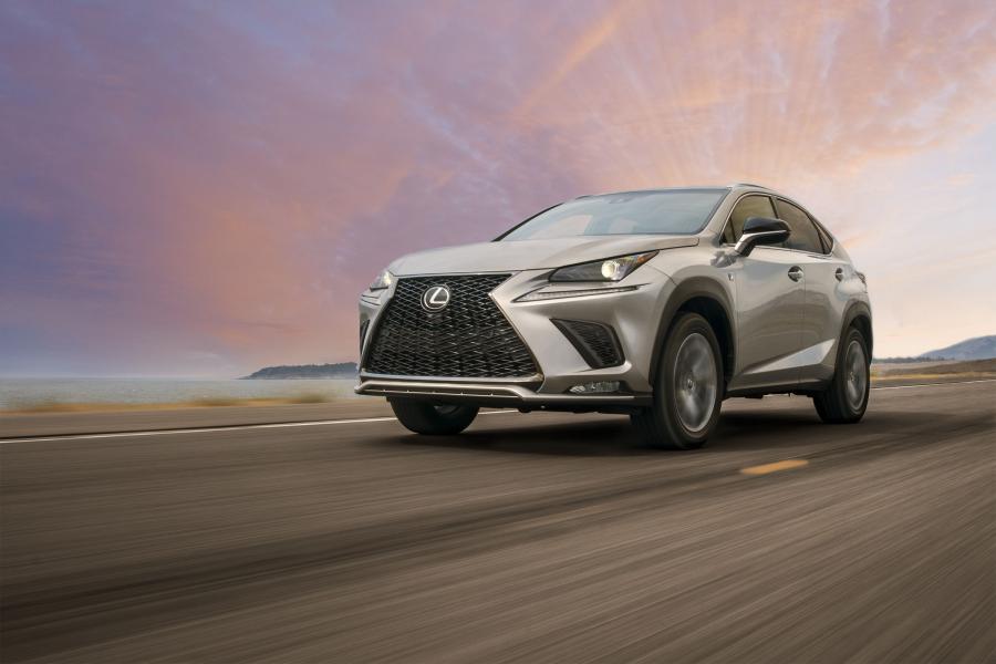  Lexus NX300 F-Sport 2017 года  (NA) (фото 32 из 41)